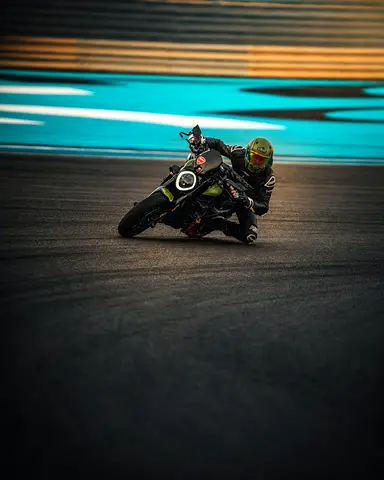 Ducati Monster Plus 2025