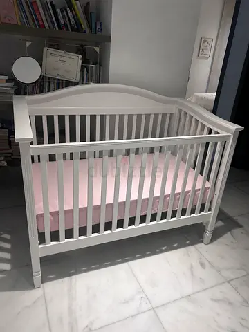 Pottery barn White Wooden Baby Crib with Mattress - Good Condition