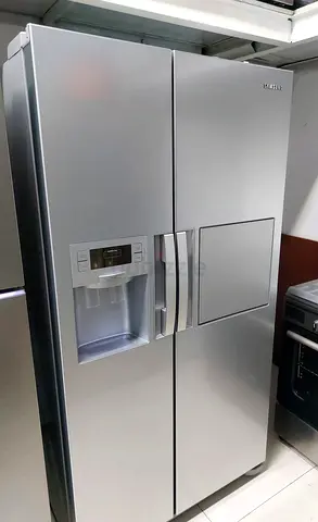 Samsung side-by-side fridge with water dispenser -