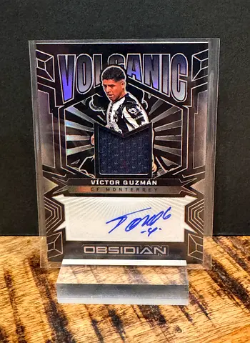 Víctor Guzman Panini Obsidian Volcanic Patch Auto /99 – CF Monterrey