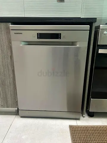 Samsung freestanding stainless steel dishwasher - good condition