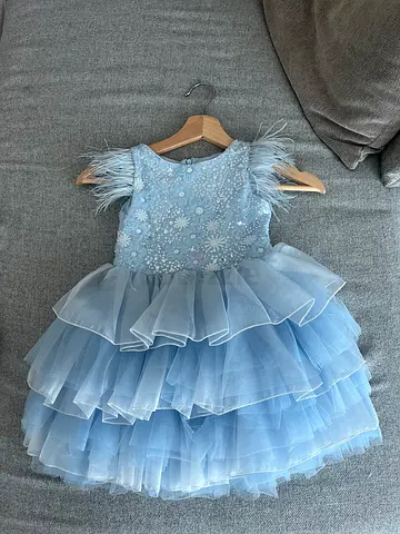 party dress for girl with feather details - size for child 4-5 years