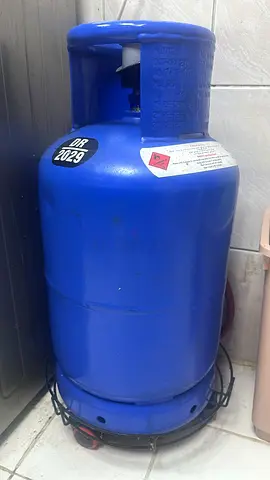 Gas Cylinder with Gas (not empty) & with regulator & stand - Good Condition