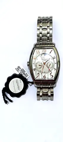 Silver men's wristwatch with metal bracelet