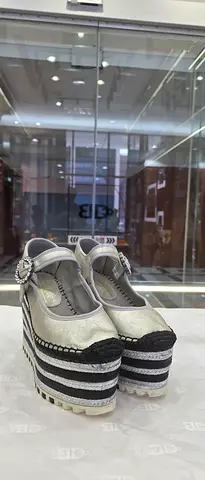 Silver platform espadrille slip-on shoes with striped jute sole - size unknown