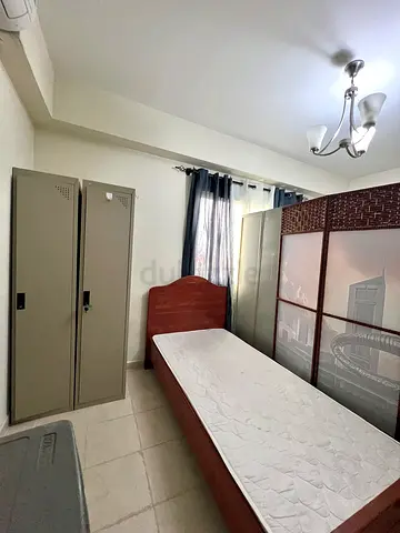 CLEAN CURTAIN PARTITION AVAILABLE – FEMALE EXECUTIVE ONLY