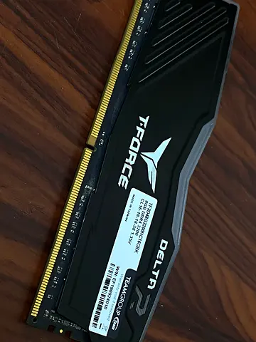 رام T-Force Delta RGB 8GB DDR4 3200MHz بحالة ممتازة