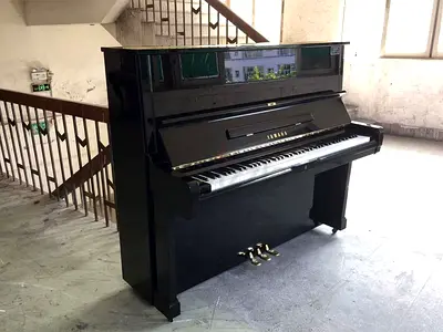 Yamaha Upright Piano U2