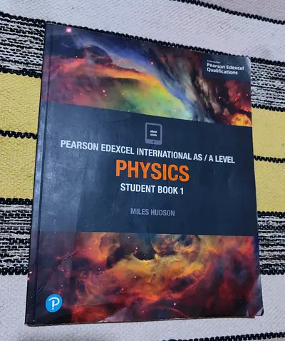 Pearson Edexcel International AS/A Level Physics Student Book 1 - Miles Hudson