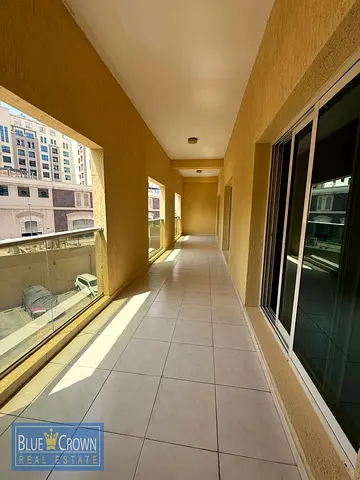 Spacious 2 BHK With Balcony Lavish Building