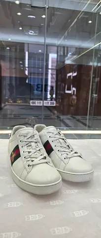 White Gucci-style leather sneakers with signature web stripe - EU 38 (pre-owned)