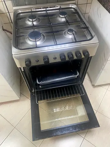 Ariston Stainless Steel 4-Burner Gas Range with Oven - Excellent Working Condition