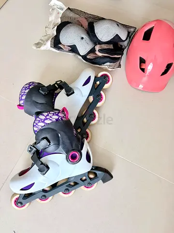 Kids adjustable inline skates with helmet and protective pads - good condition