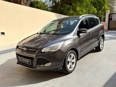 GCC SPECS 2015 FORD ESCAPE SEL 2.5LITRE V4 FAMILY SUV