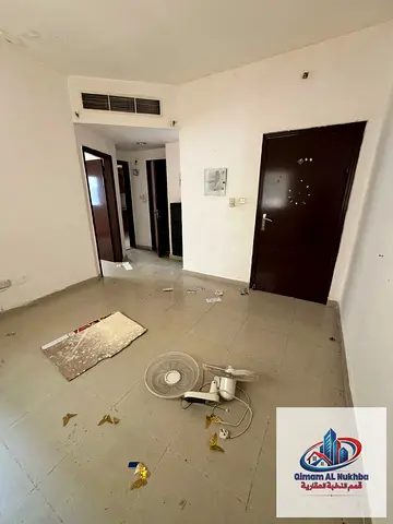 غرفة وصالة للإيجار في النباعة مع تكييف مركزي ومطبخ مجهز موقع مميز قريب من الكورنيش ورولا بإيجار 25000 درهم ومرونة في الدفع حتى 6 دفعات