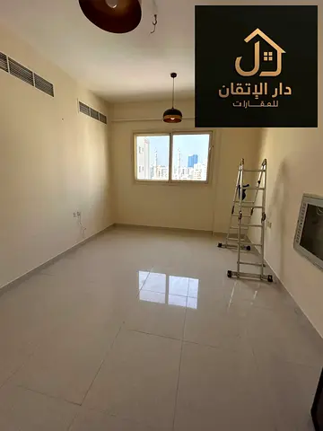 فرصة ذهبية للإيجار | غرفه وصاله منطقه المصلى موقع حيوي وقريب من جميع الخدمات