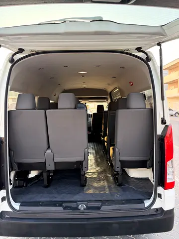 2022 Toyota HIACE — фото 10