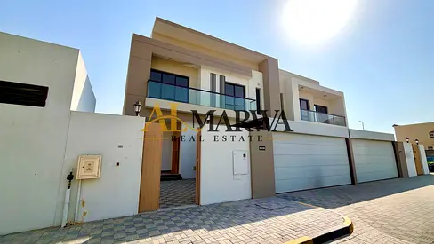 Luxurious 5-Master BR With Balcony wooding floor 2-Kichen & Maid Room & Hall Just 175k Rent