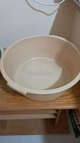 Used large plastic basin / bucket - good for laundry or storage (15 + 10 + 25)