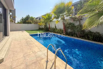 Private pool | All en suites | Available now