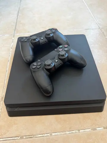 PS4 - Excellent Condition + 14 games