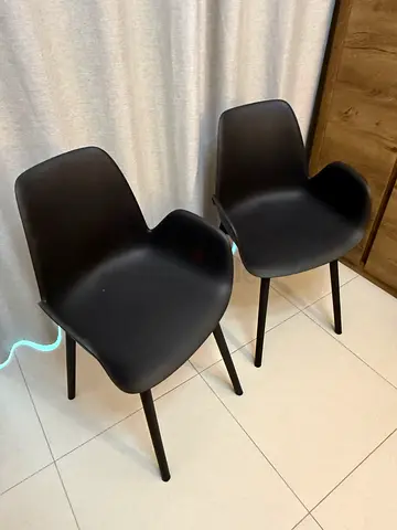 Set of 4 Modern Plastic Black Dining Chairs - Good Condition