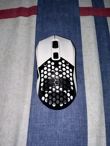 Lightweight Honeycomb Gaming Mouse - White (Used)