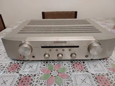 Marantz Integrated Stereo Amplifier - in excellent Working Condition with original remote and manual