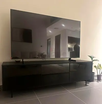 Black glass tv unit