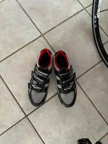 Scattante Road bike with shoes