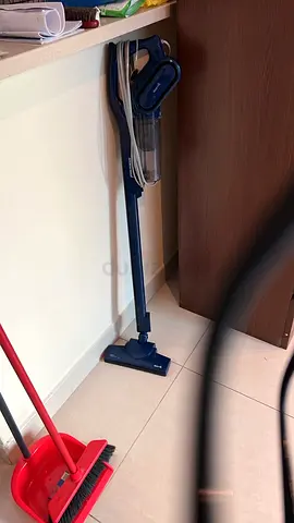 Lightweight cordless stick vacuum - good working condition