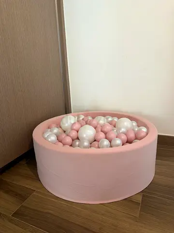 Kids Pink Ball Pit & Balls