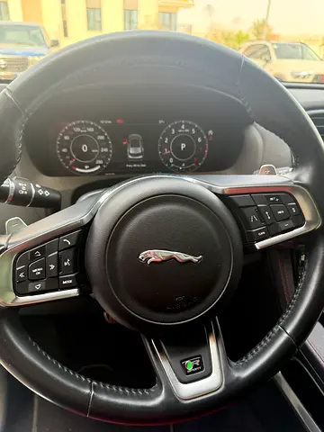 2019 Jaguar F-PACE — фото 6
