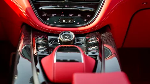 2023 Aston Martin DBX 照片 9
