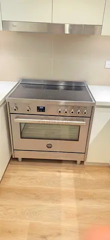 Bertazoni new latest model electric stove 90by60cm size like new condition perfect working free deli
