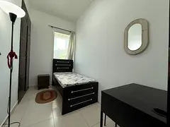 Room with window + 3 mins walk to dmcc metro