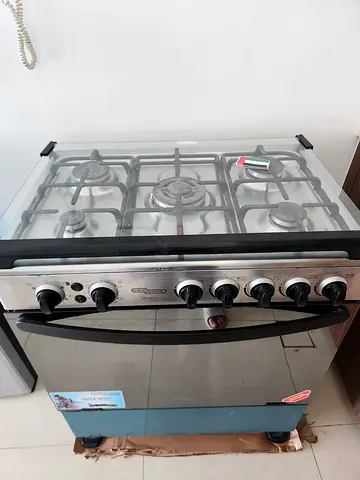 Slightly used stainless steel gas cooker with oven - 5 burners