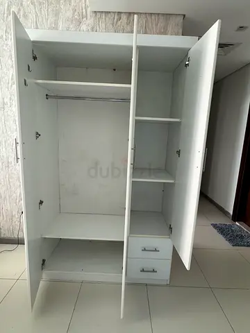 White 3-door wardrobe