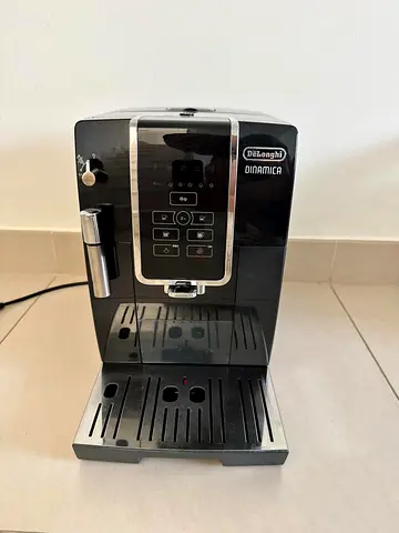 De’Longhi Dinamica Automatic Coffee Machine – Good Condition (ECAM350.15.B)