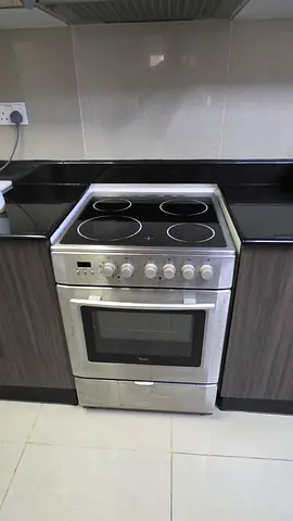Used freestanding electric cooker with ceramic hob and oven - stainless steel
