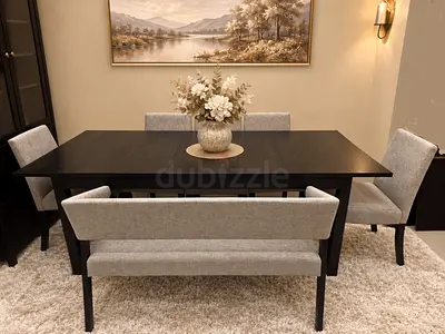 Solid wood Extendable dining table 6 chairs and Bench. Like new
