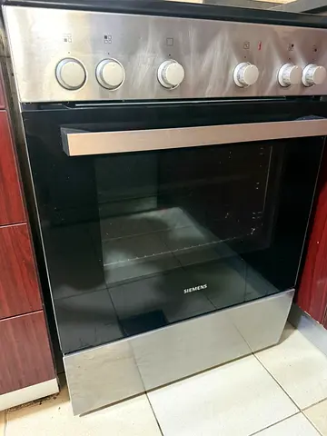 Almost New Siemens Ceramic Electric Cooker HK6L00070M with 2 year warranty