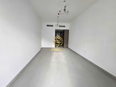 One Month Free!!Specious Studio Apartment!!All Amenities!!6 Cheques!!Parking