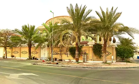 Villa for sale in Sharjah. Al Wasit Al Quoz area, Street 32. * The villa is equipped with a surveillance system with 8 cameras, 5 megapixels. * The vi