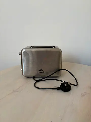 Stainless Steel 2-Slice Toaster in Good Working Condition