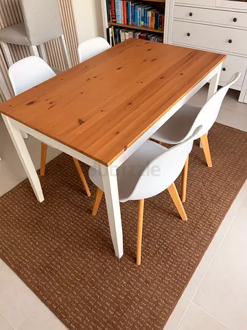 For sale dining set 4seats: wood and white. Table+chairs+rug