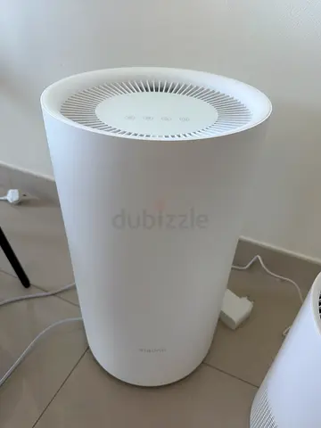 White cylindrical air purifier in good condition (Philips style)