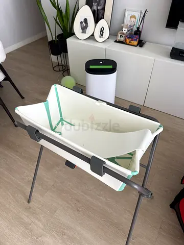 Portable foldable baby bathtub with stand - used, good condition