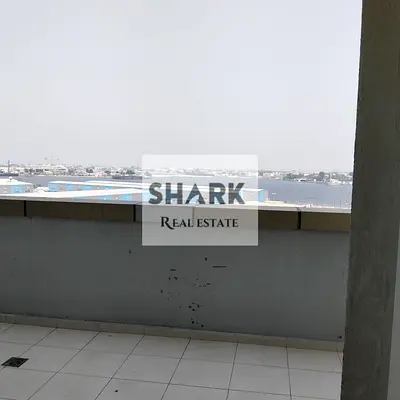 **فرصة استثنائية للبيع | غرفة وصالة بإطلالة كاملة على الخور | أبراج الأورينت | كاش 550,000 درهم**