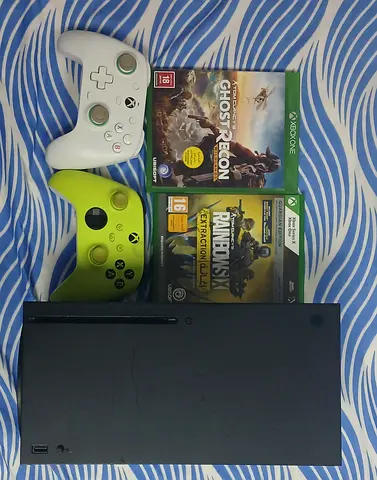 Xbox series x with 2 controller and 2 games